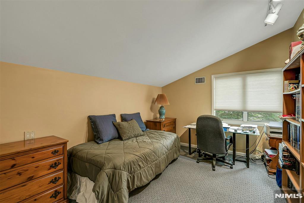 616 Rutland Avenue Teaneck, NJ 07666 - Photo 24 of 39