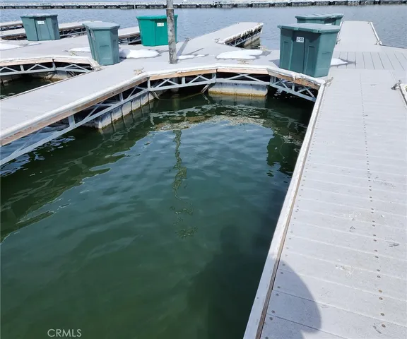 a picture of a lake view