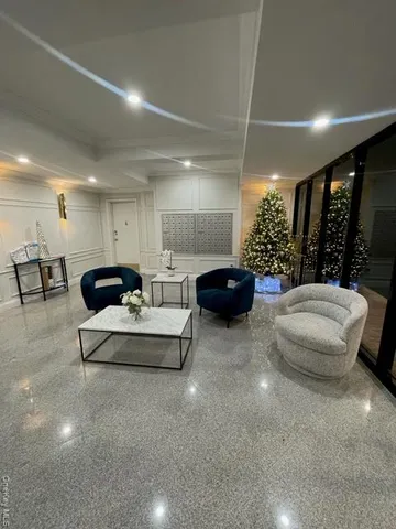 $1,950 | 75-10 Yellowstone Boulevard, Unit 4E | Rego Park