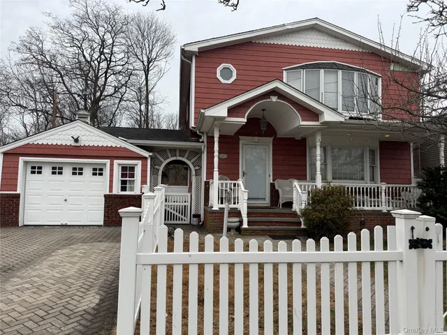 $799,900 | 2331 Neptune Avenue, Seaford, NY 11783