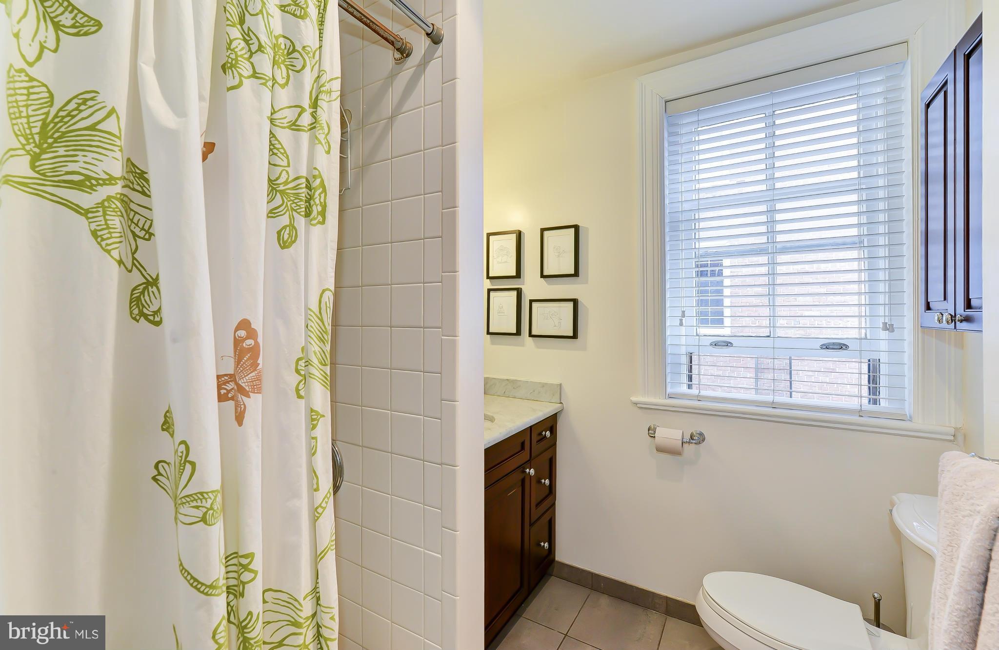 1863 Kalorama Road Northwest, Unit 4B Washington, DC 20009 - Photo 14 of 24 Bath
