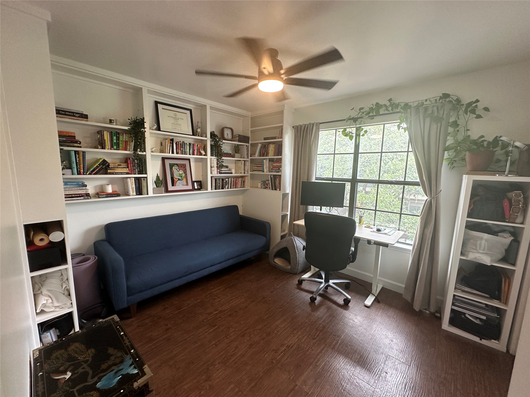 2215 Post Road, Unit 2002 Austin, TX 78704 - Photo 8 of 12 a view of a livingroom with workspace and a window
