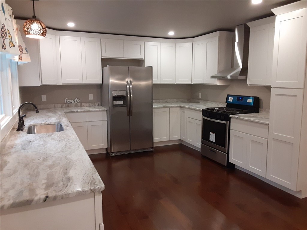 1584 Round Top Road Burrillville, RI 02830 - Photo 2 of 27