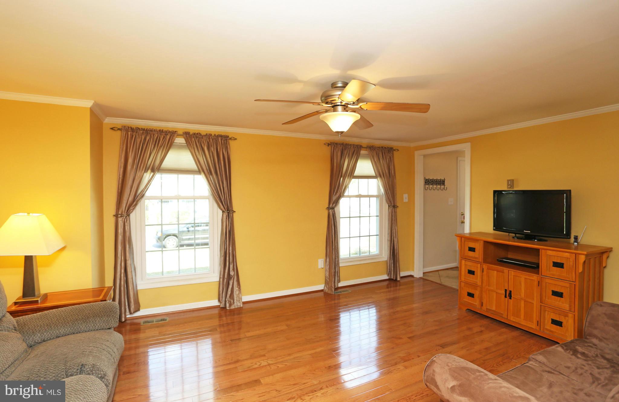 6354 Rising Moon Columbia, MD 21045 - Photo 10 of 27 Living Room