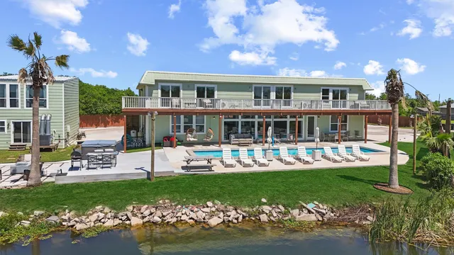 $1,750,000 | 230 Debbie Lane, San Leon, TX 77539