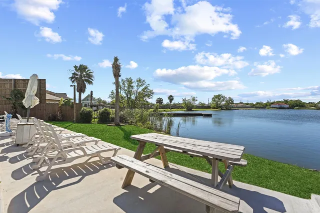 $1,750,000 | 230 Debbie Lane, San Leon, TX 77539