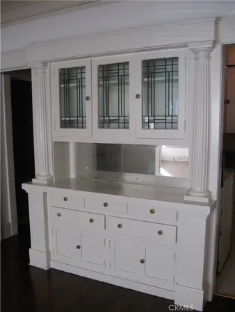 $1,950 | 311 East 4th Street, Long Beach, CA 90802