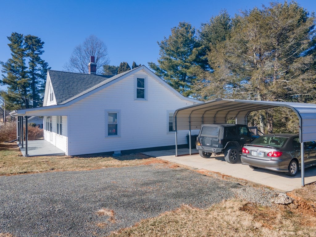 450 Edmonds Road Galax, VA 24333 - Photo 8 of 57 Gallery Image 8