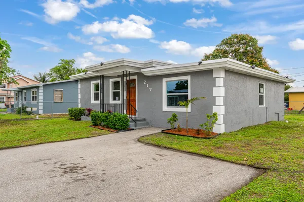 $299,999 | 217 Northwest 14th Street, Belle Glade, FL 33430