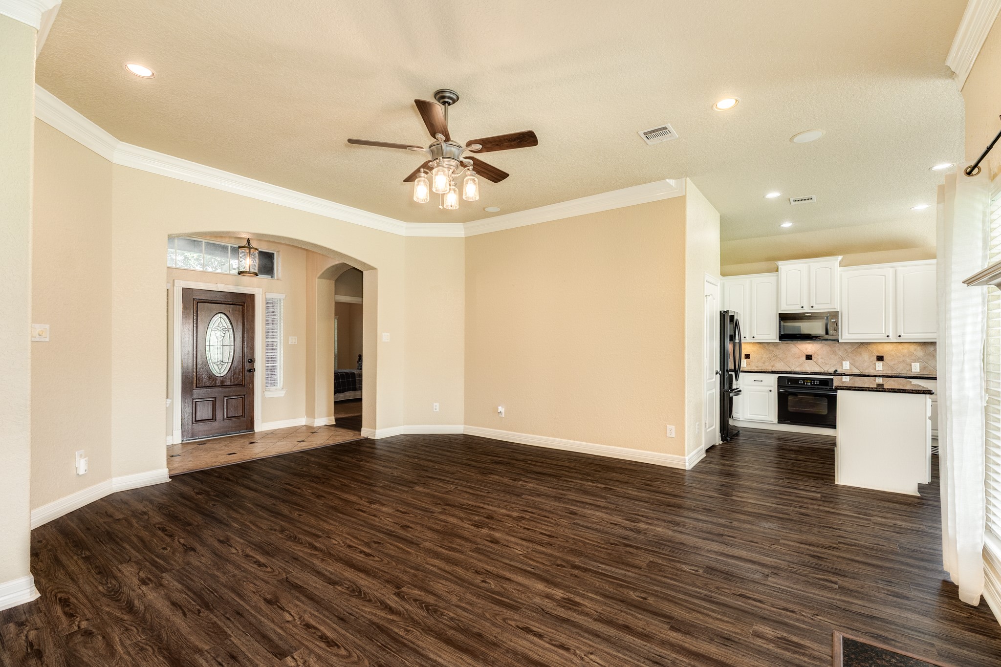 264 Lasso Street Angleton, TX 77515 - Photo 7 of 27