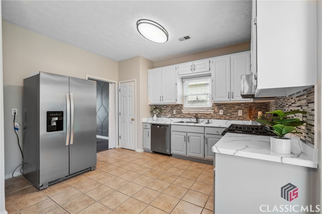 4220 Reeshemah Street Atlanta, GA 30349 - Photo 7 of 48