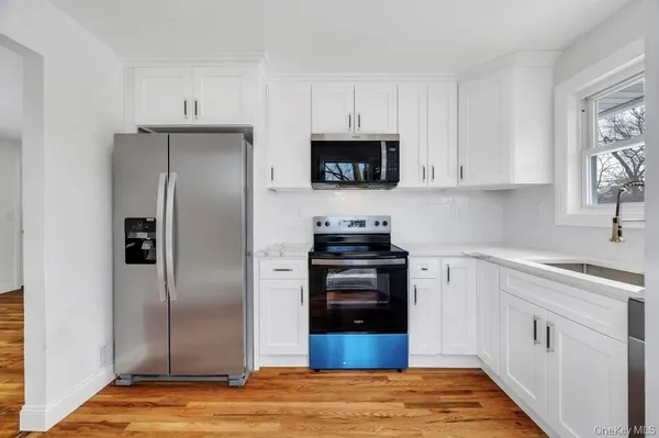 $619,900 | 33 Silverpine Drive, Amityville, NY 11701