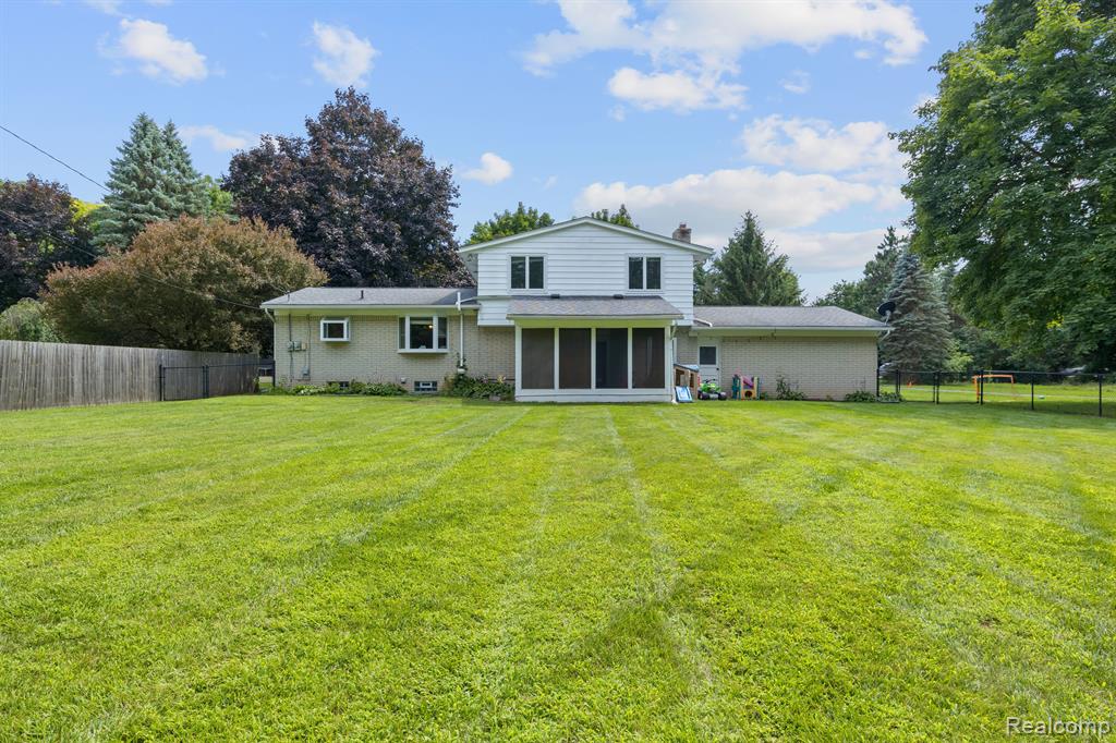 8740 Wise Road Commerce Township, MI 48382 - Photo 28 of 33