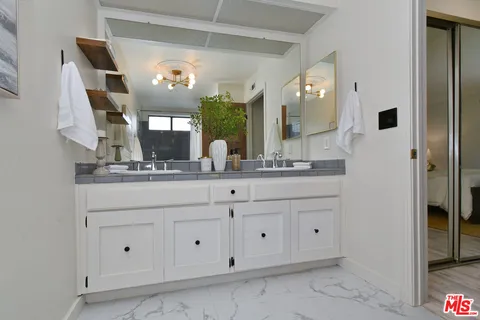 $1,085,000 | 22522 Avenue San Luis, Woodland Hills, CA 91364