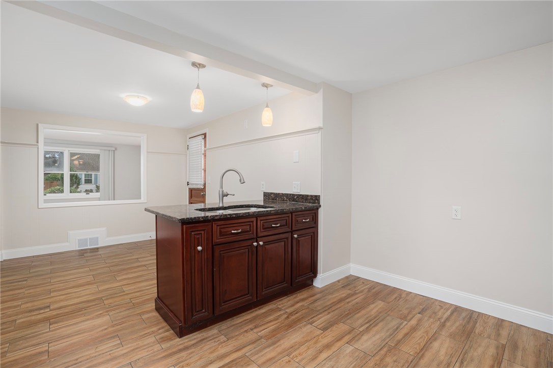 37 Haverford Road Warwick, RI 02886 - Photo 11 of 27 Gallery Image 11