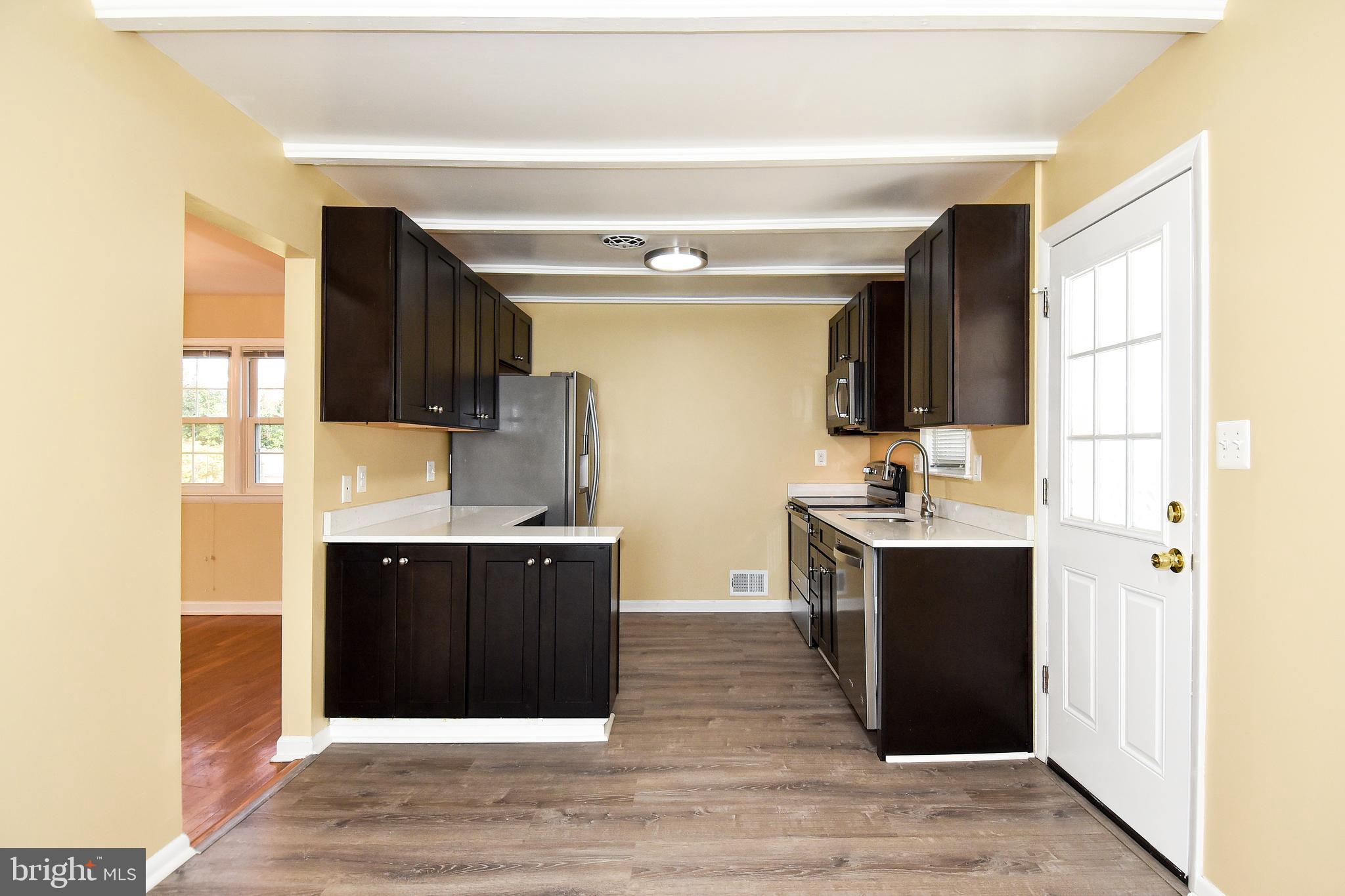 13125 Foxhall Drive Silver Spring, MD 20906 - Photo 11 of 51 Table Space Kitchen