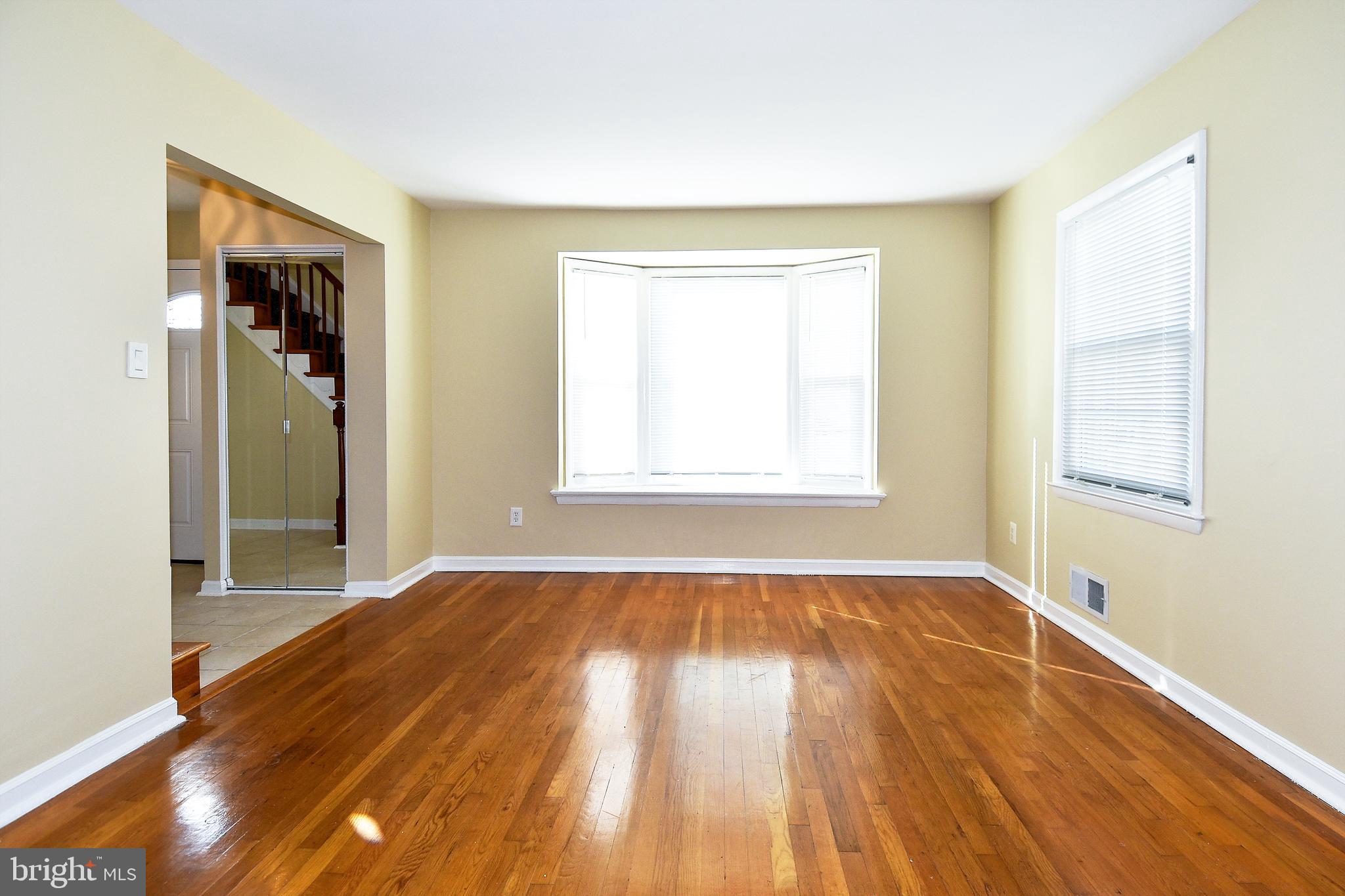 13125 Foxhall Drive Silver Spring, MD 20906 - Photo 4 of 51 Living Room