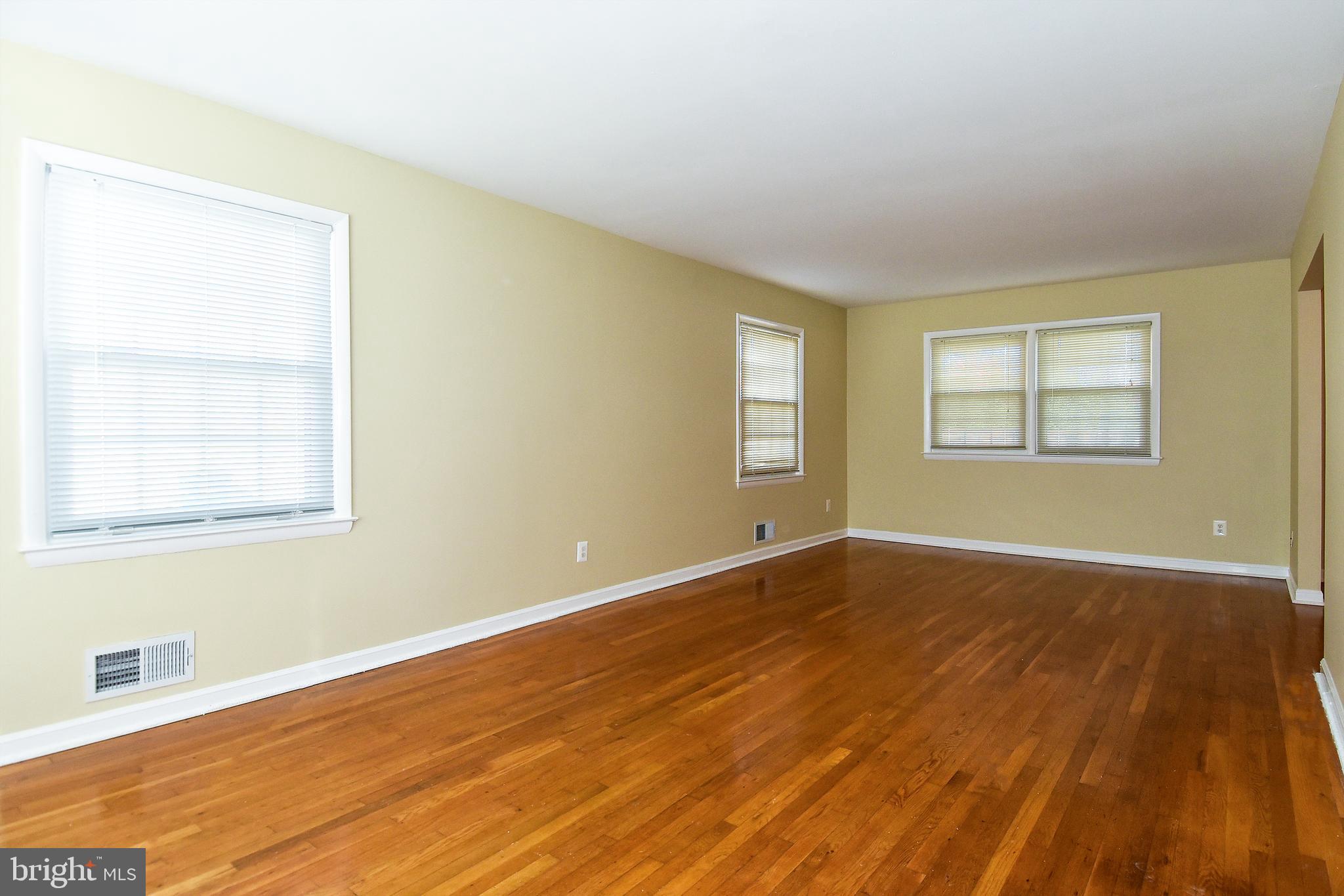 13125 Foxhall Drive Silver Spring, MD 20906 - Photo 7 of 51 Living Room