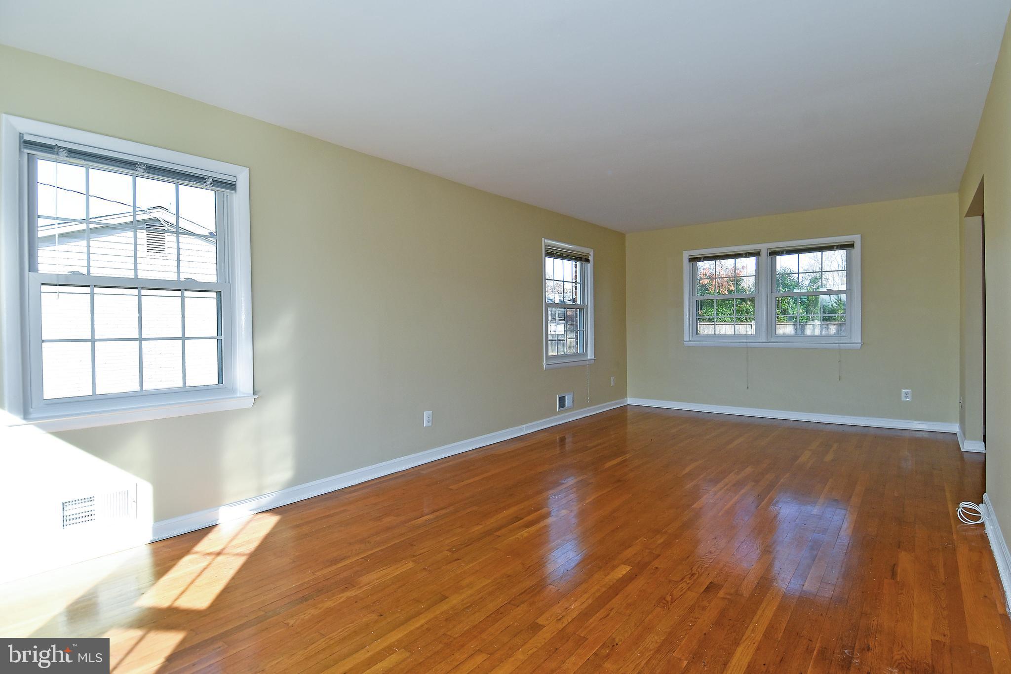 13125 Foxhall Drive Silver Spring, MD 20906 - Photo 9 of 51 Living Room