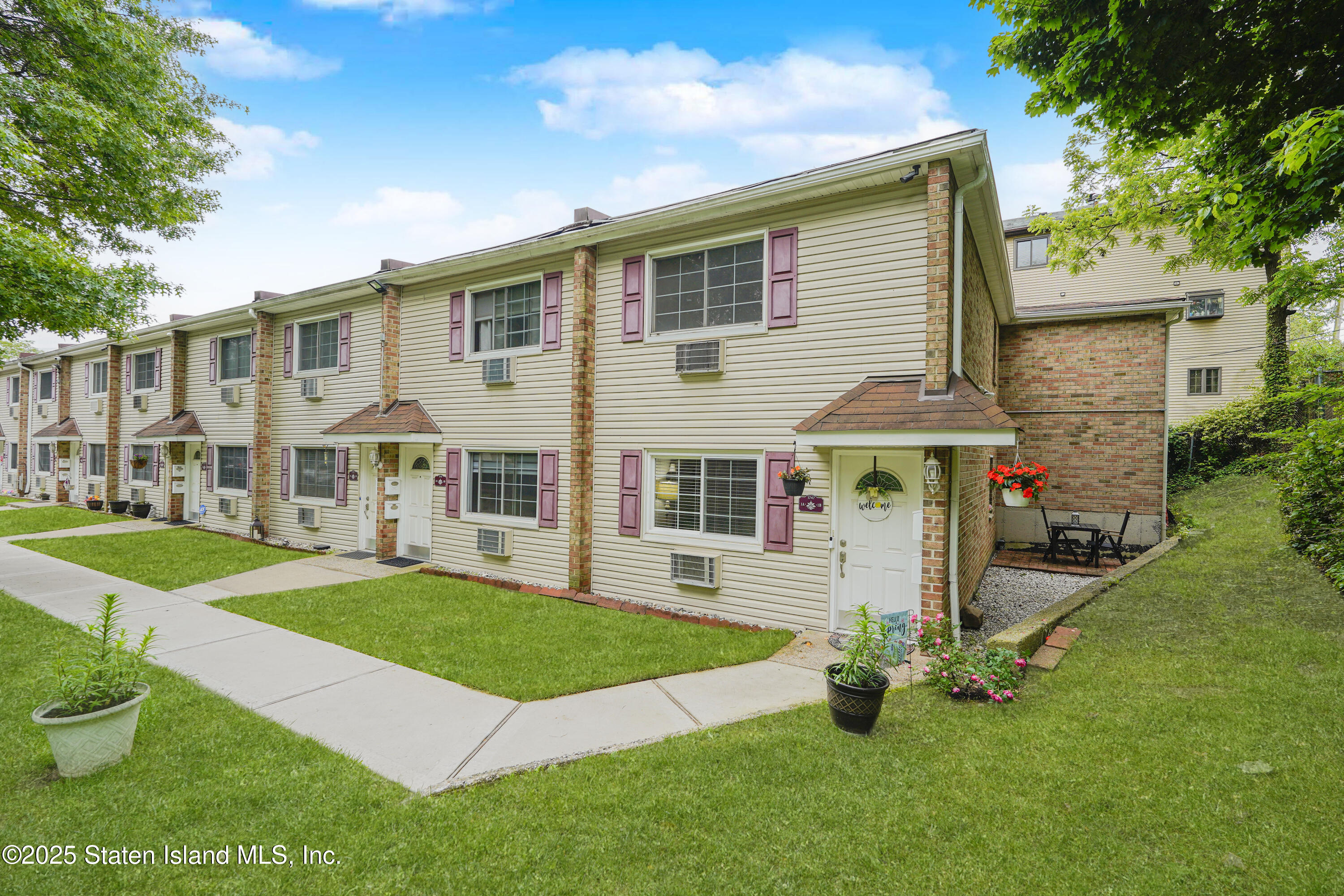 3747 Amboy Road, Unit 1A Staten Island, NY 10308 - Photo 2 of 23 IMG_4897