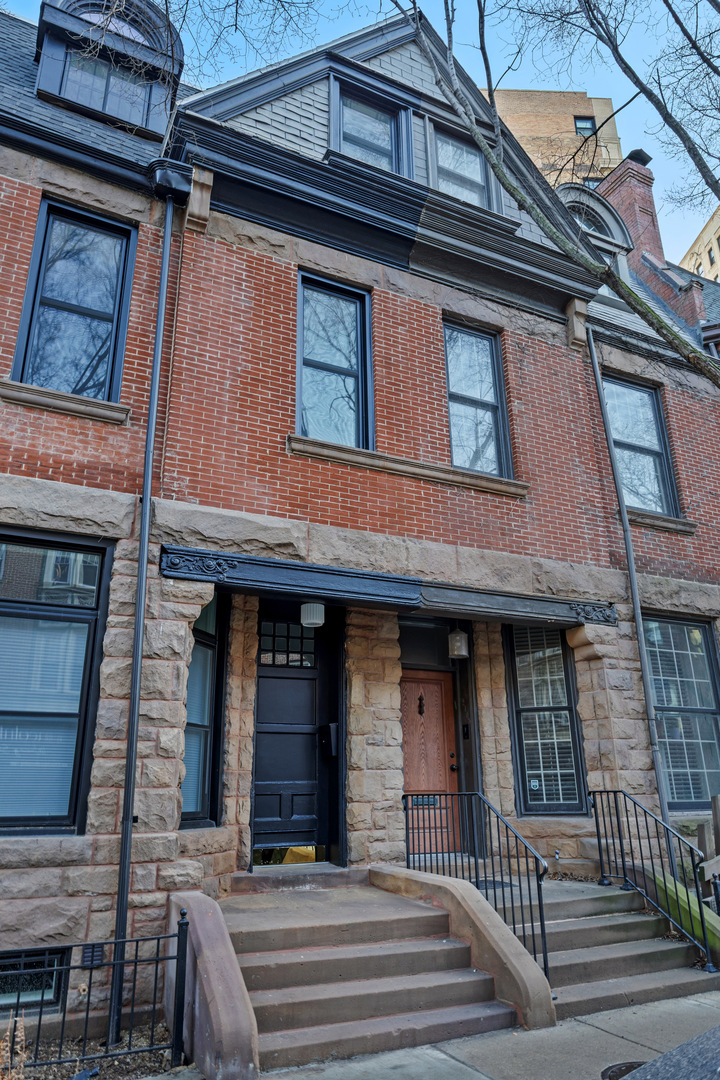 2107 North Clark Street Chicago, IL 60614 - Photo 1 of 39