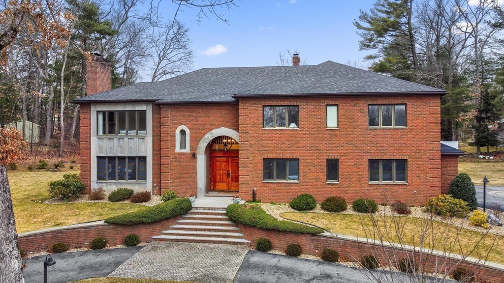 5 Crestwood Road North Reading, MA 01864 - Photo 2 of 40 front view of a house with a yard