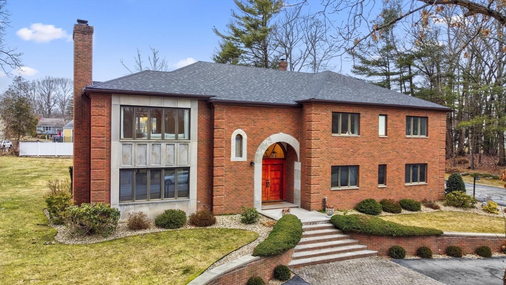 5 Crestwood Road North Reading, MA 01864 - Photo 3 of 40 a front view of a house with garden