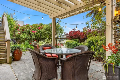 $1,295,000 | 525 West Prospect Street, Unit A, Seattle, WA 98119