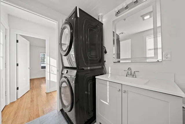 a utility room with mirror washer and dryer