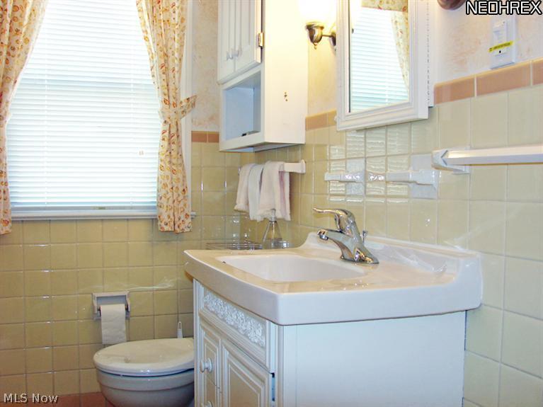 1360 Dorsh Road Cleveland, OH 44121 - Photo 8 of 16 Gallery Image 8