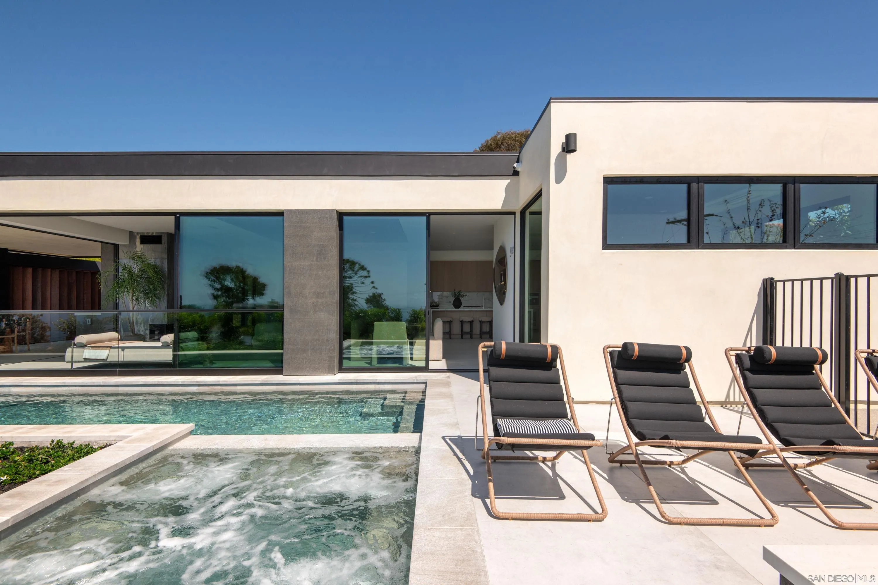 722 Amphitheatre Drive Del Mar, CA 92014 - Photo 13 of 36