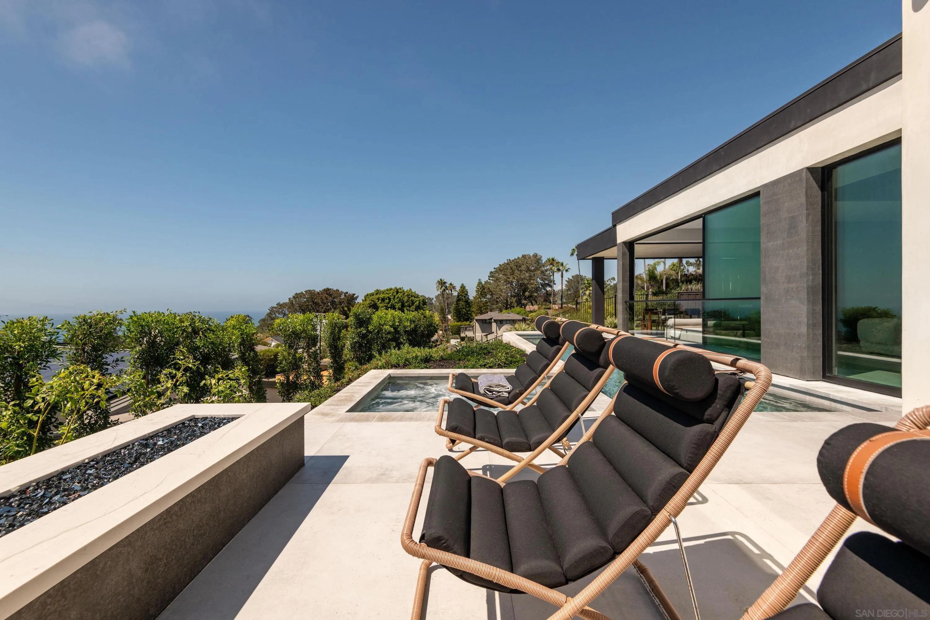 722 Amphitheatre Drive Del Mar, CA 92014 - Photo 4 of 36