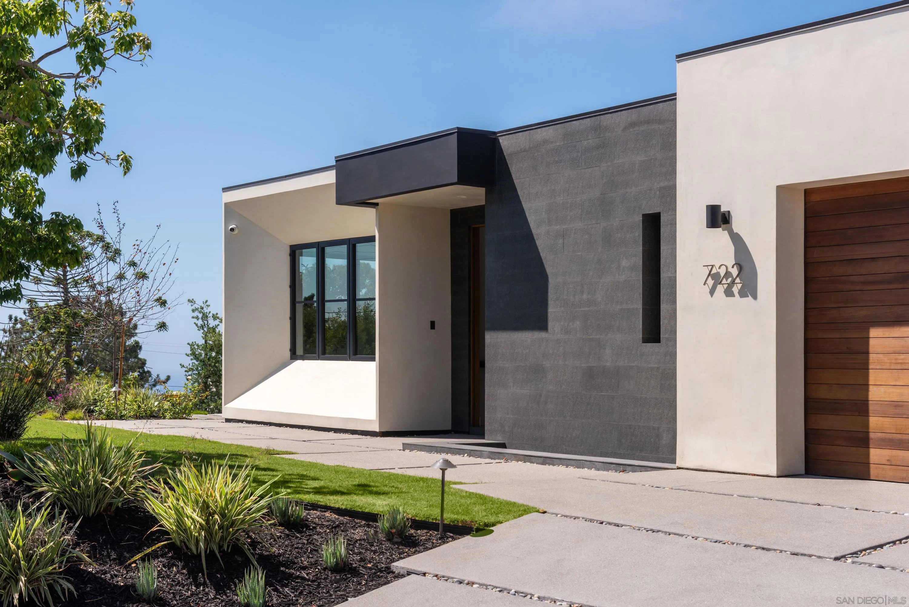 722 Amphitheatre Drive Del Mar, CA 92014 - Photo 6 of 36