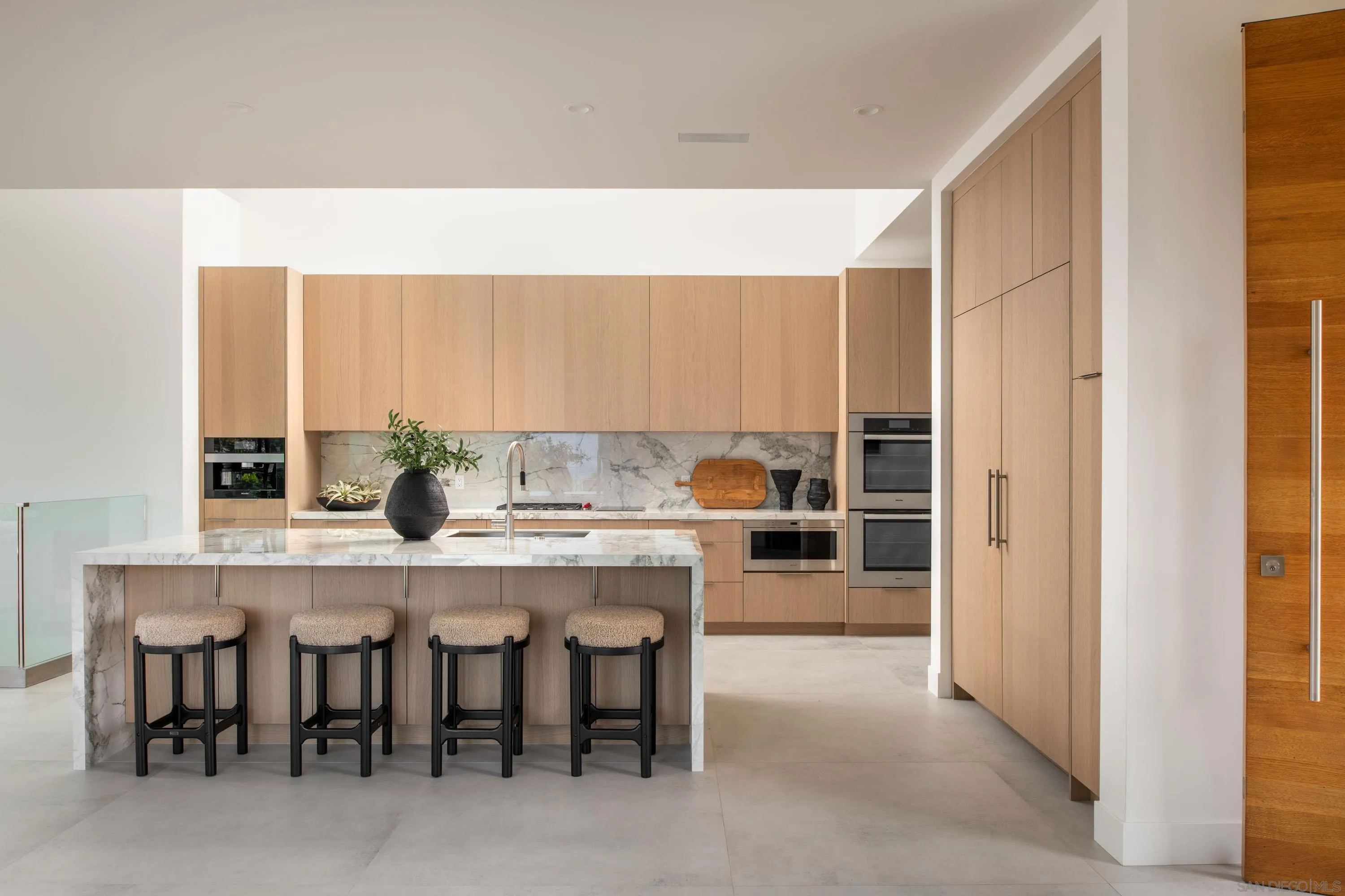 722 Amphitheatre Drive Del Mar, CA 92014 - Photo 8 of 36