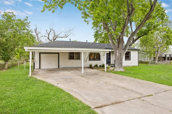 $210,000 | 13226 8th Street, Santa Fe, TX 77510