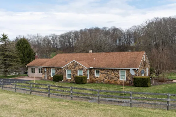 $449,900 | 584 Newport Road, Steeles Tavern, VA 24476