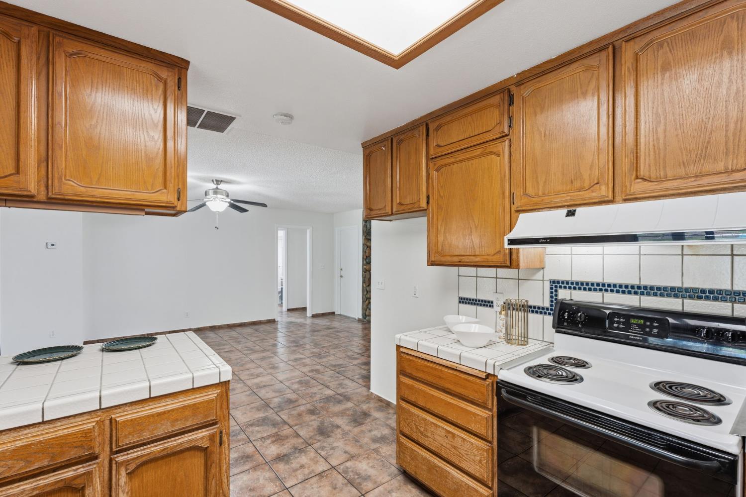 18839 Shell Drive Madera, CA 93638 - Photo 9 of 45