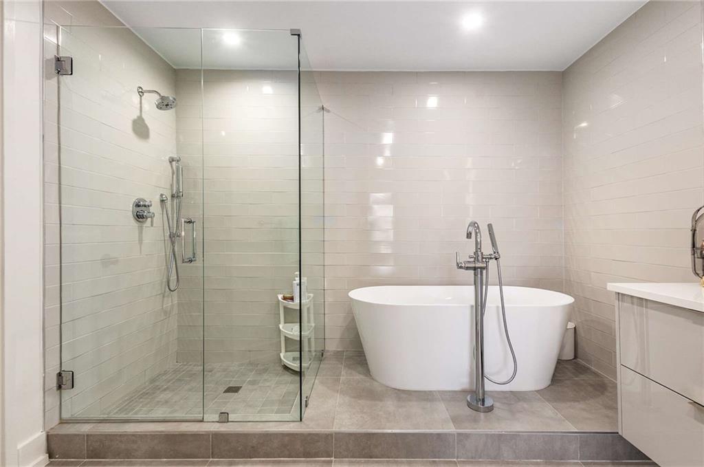 2660 Peachtree Road Northwest, Unit 18H Atlanta, GA 30305 - Photo 29 of 61 a bathroom with a bathtub and shower