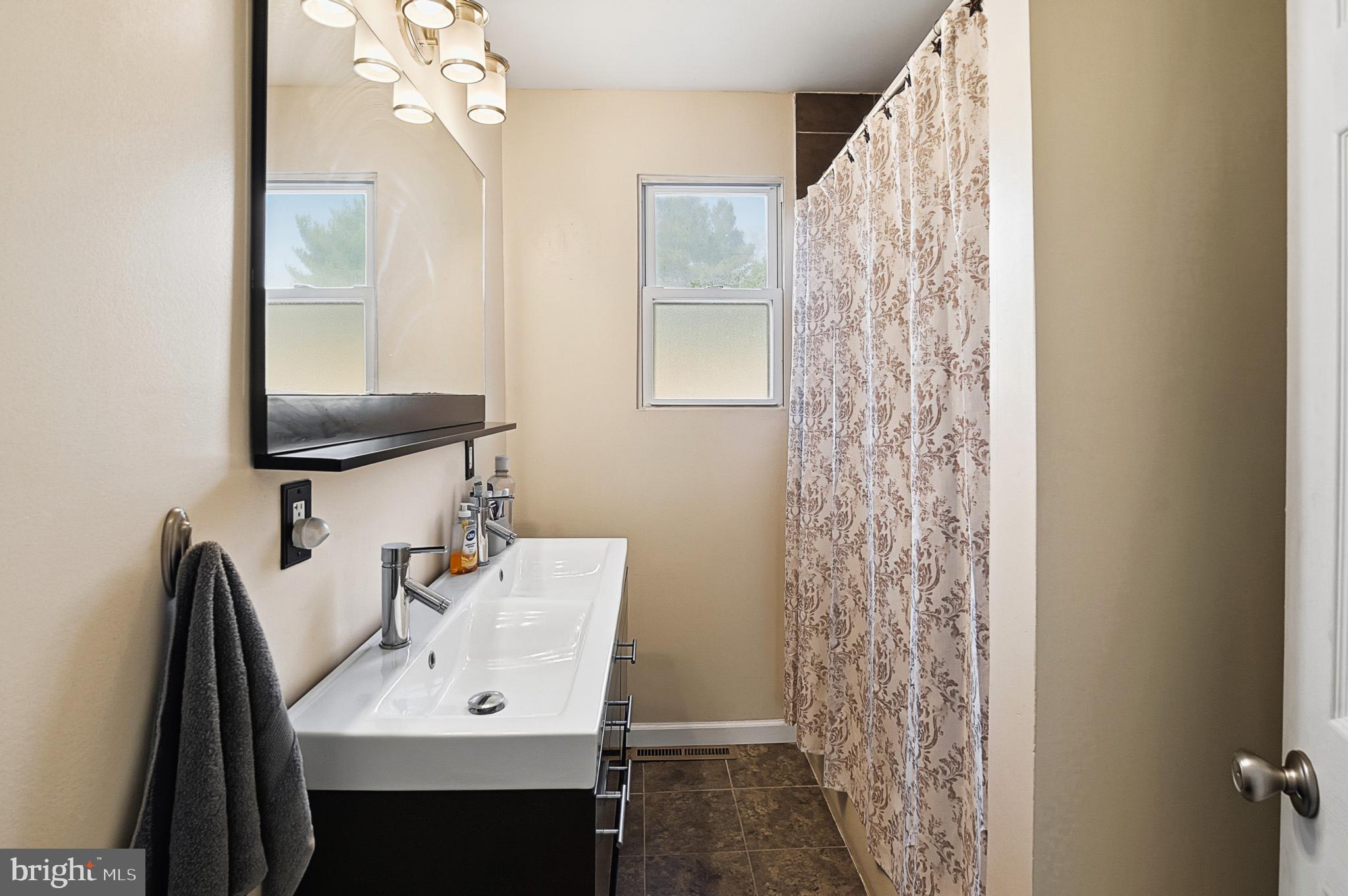 62 East End Avenue Carneys Point, NJ 08069 - Photo 6 of 22