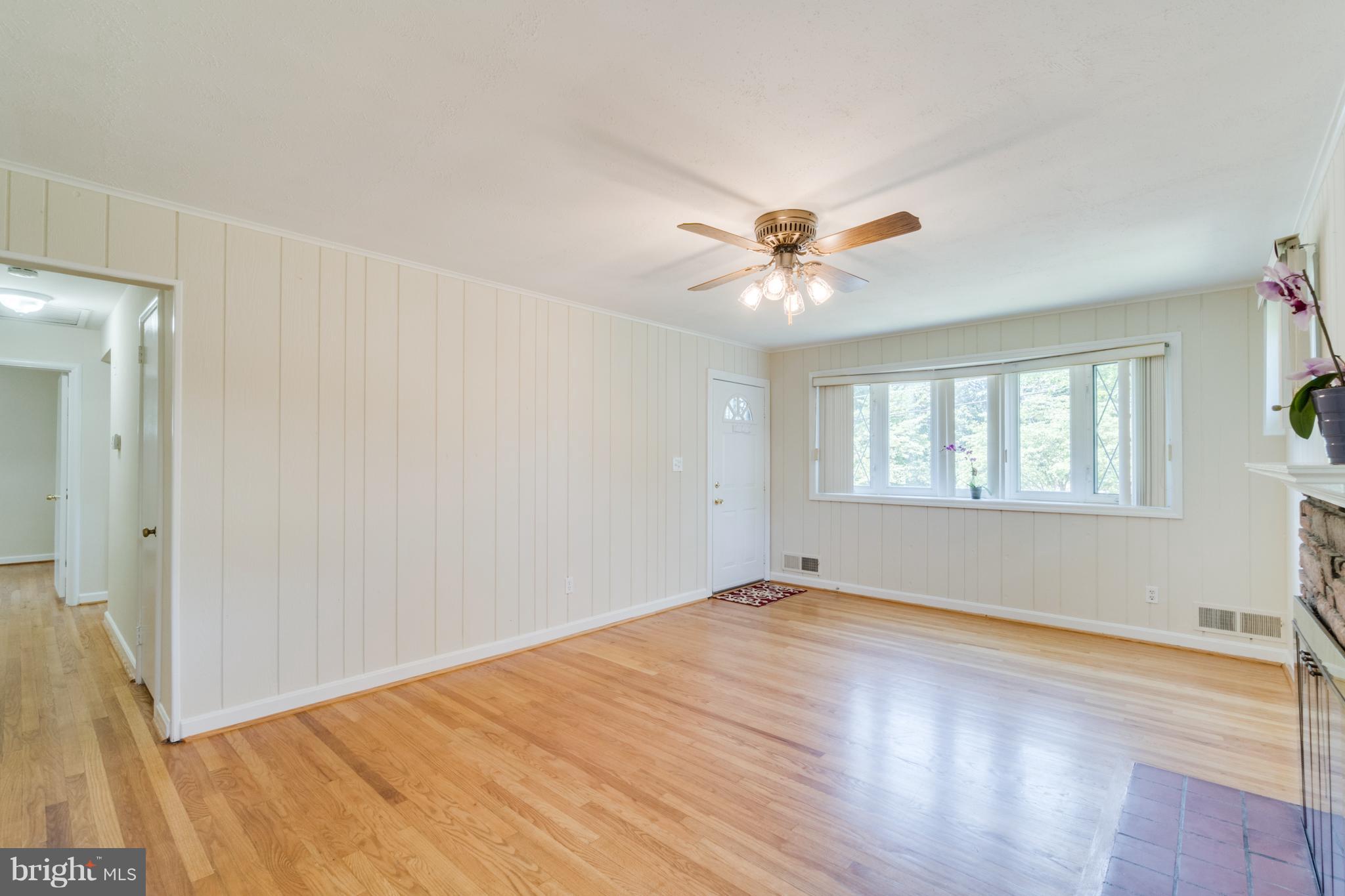 3512 Hargo Street Silver Spring, MD 20906 - Photo 5 of 30 Living Room