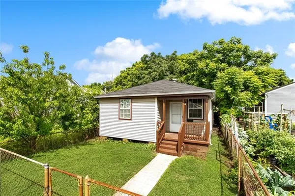 $1,600 | 811 Tricou Street, New Orleans, LA 70117