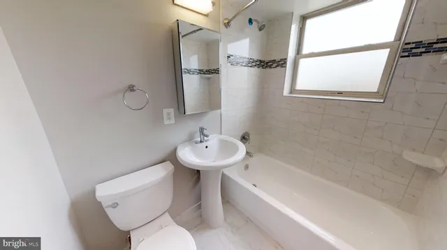 a black and white photo of a living room