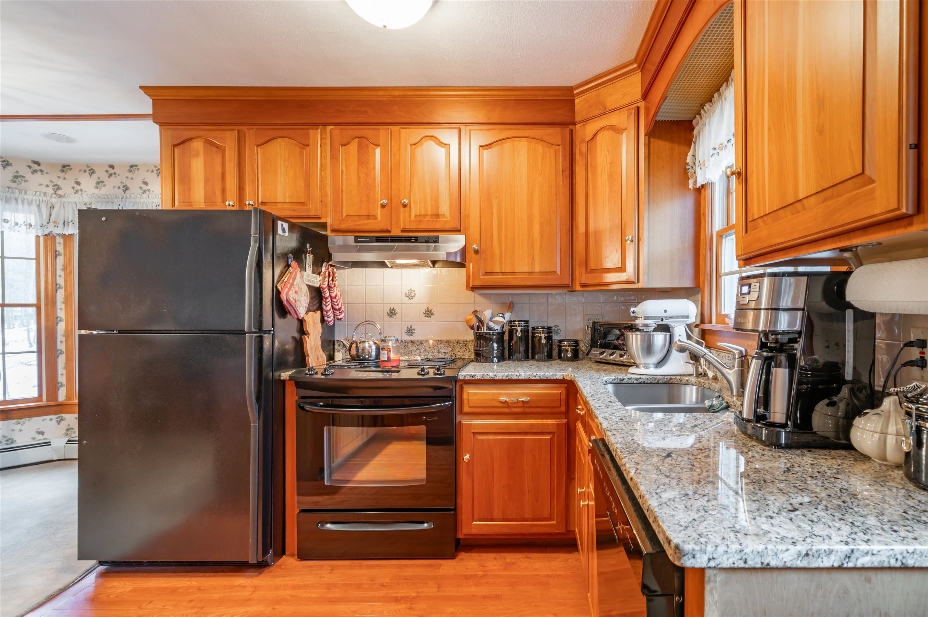 226 Amesbury Road Kensington, NH 03833 - Photo 9 of 59