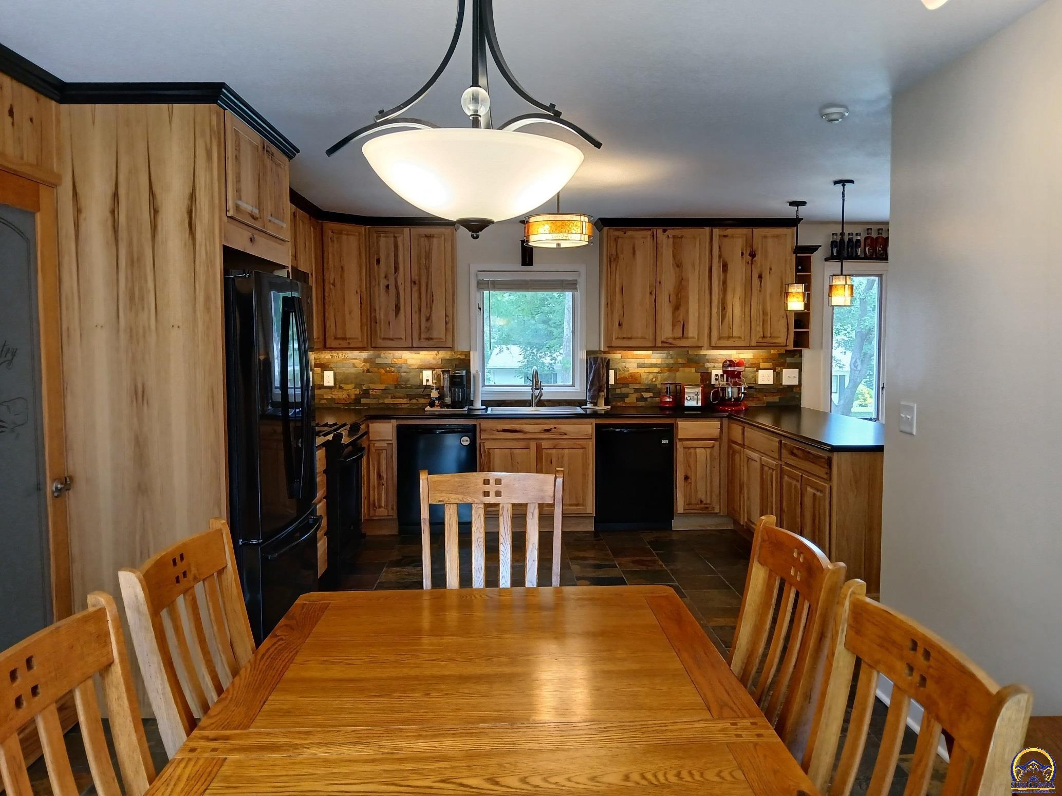 301 Southwest Yorkshire Road Topeka, KS 66606 - Photo 18 of 82