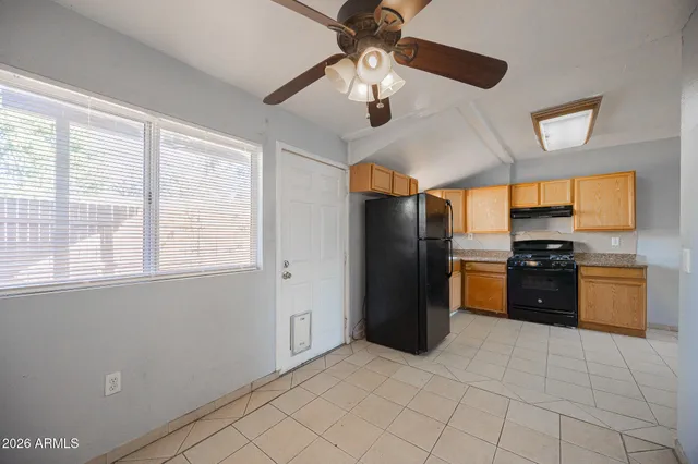 $995 | 6016 West Vista Avenue, Glendale, AZ 85301