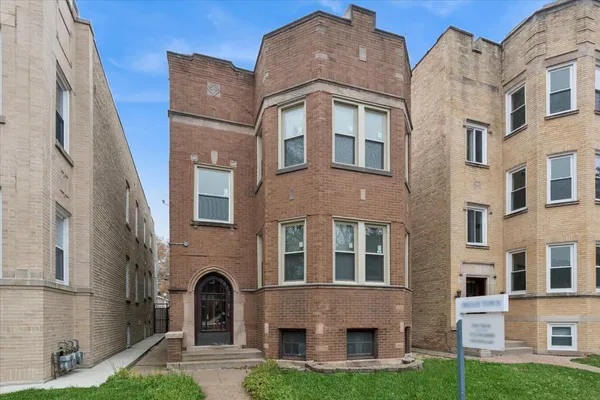 $2,350 | 5412 North Kimball Avenue, Unit 2, Chicago, IL 60625