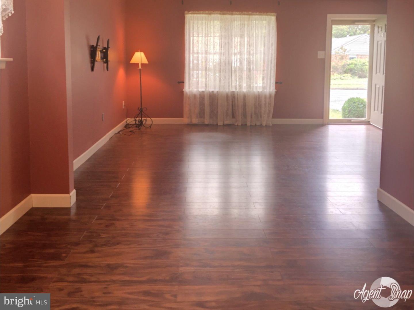 7 King James Road Williamstown, NJ 08094 - Photo 3 of 17 Dining Room