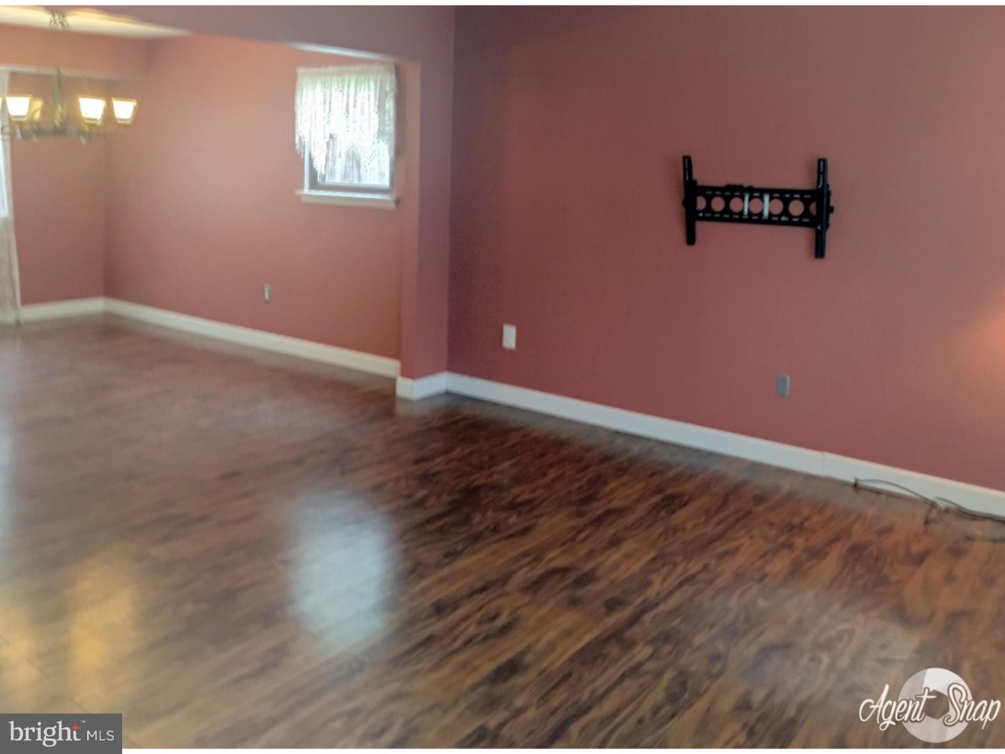 7 King James Road Williamstown, NJ 08094 - Photo 4 of 17 Family Room