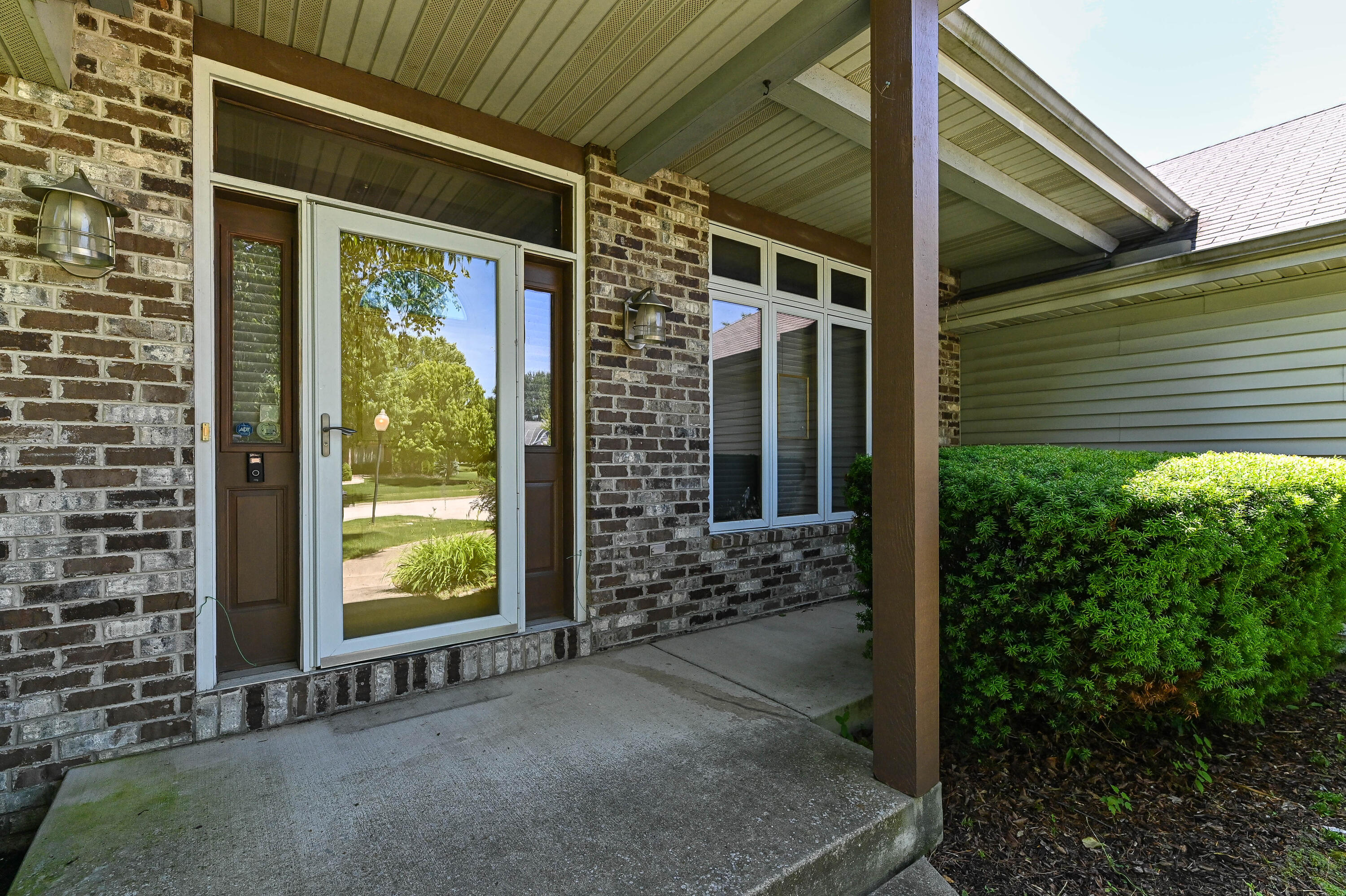 422 Eastern Trail Mukwonago, WI 53149 - Photo 4 of 49 Front Door