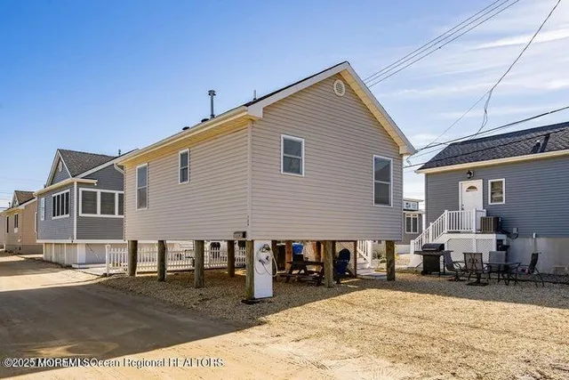 a house view with a outdoor space